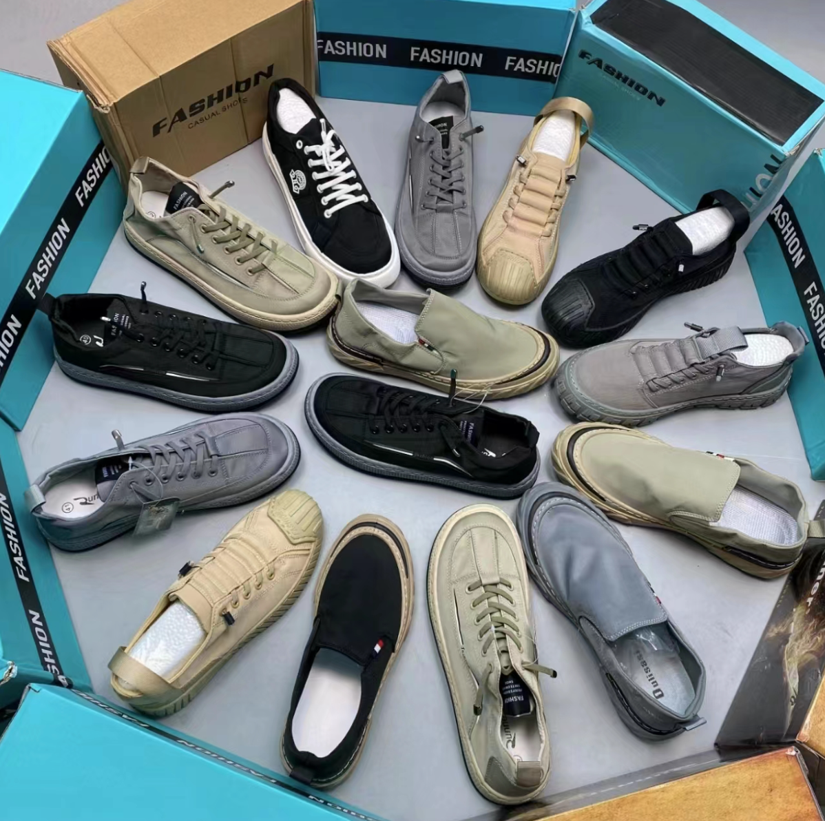 Lotes de 100 Zapatillas de Caballeros, Modelo M10202
