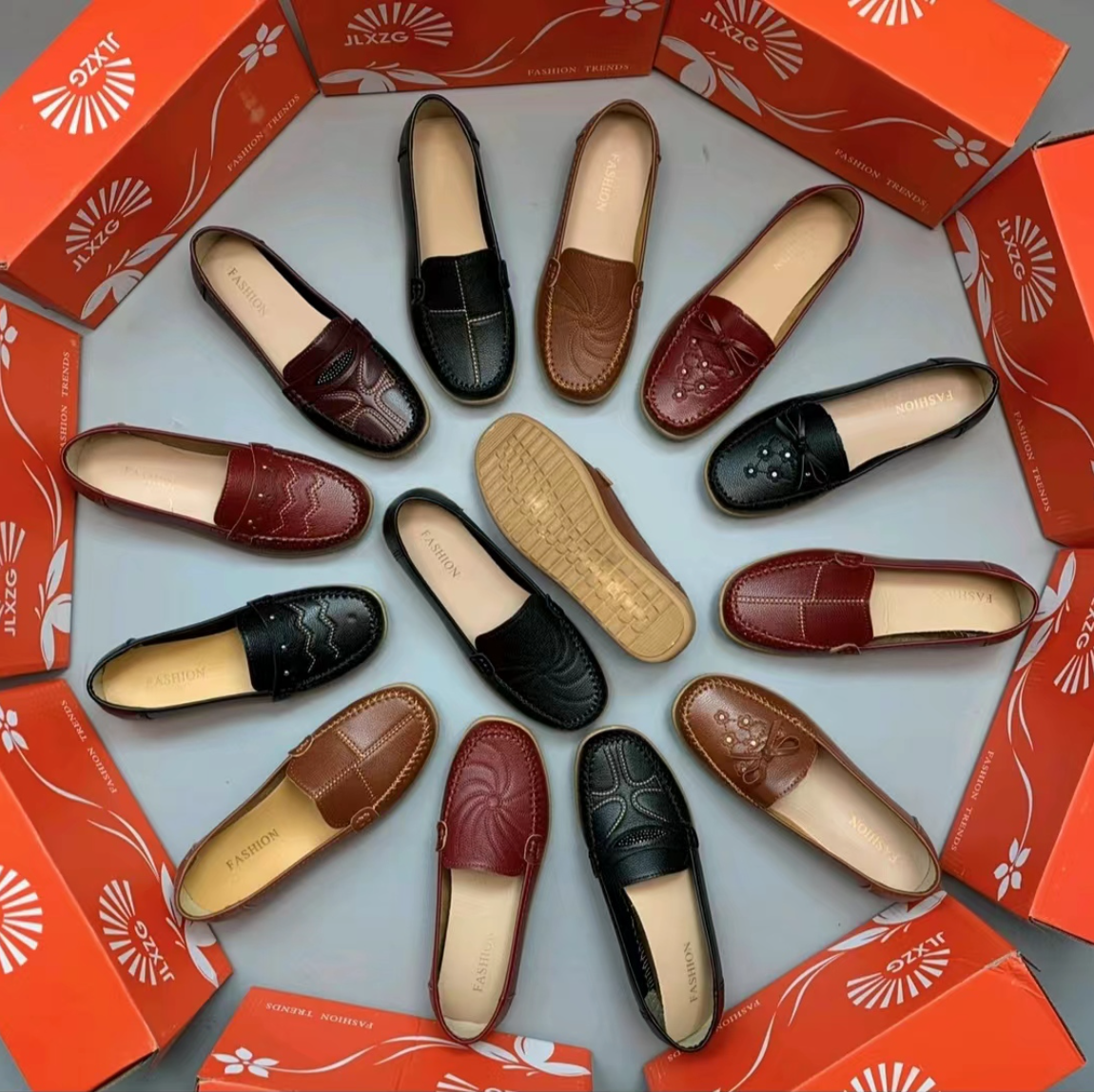 Lotes de 100 Zapatillas de Damas, Modelo W913