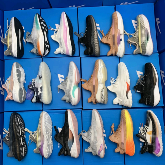 Lotes de 100 Zapatillas de Damas, Modelo W933