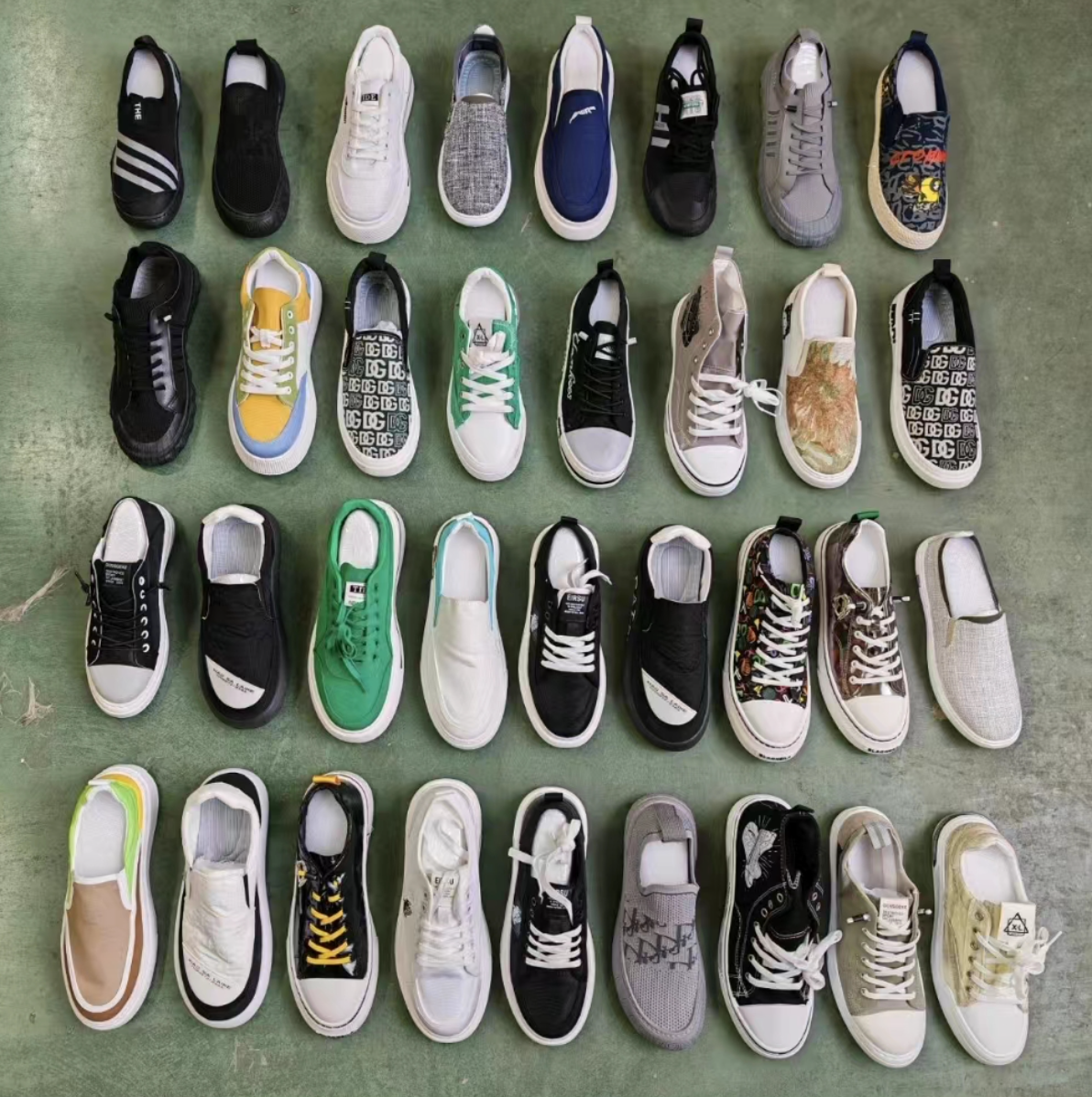 Lotes de 100 Zapatillas de Caballeros, Modelo M10221