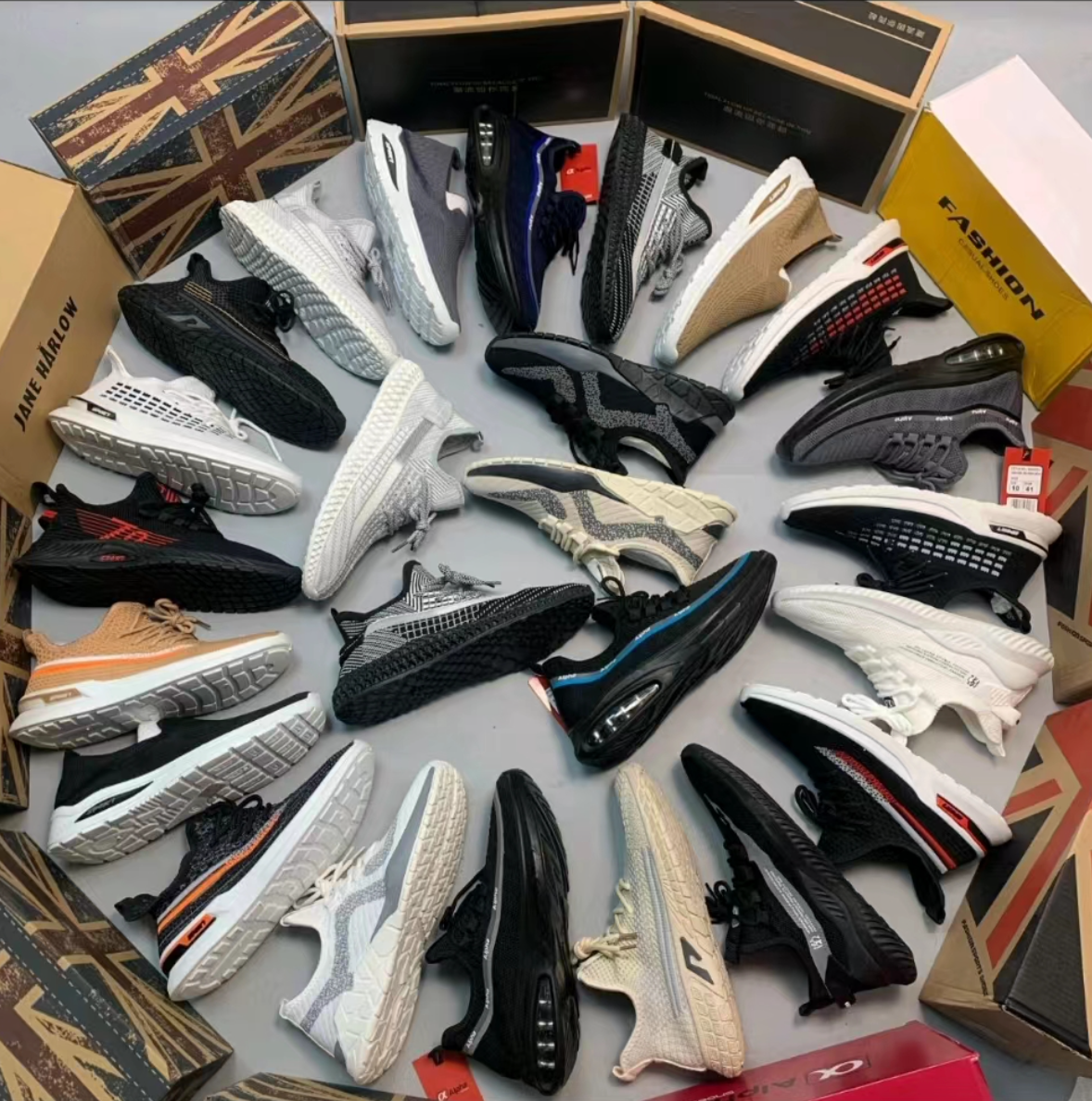 Lotes de 100 Zapatillas de Caballeros, Modelo M6139