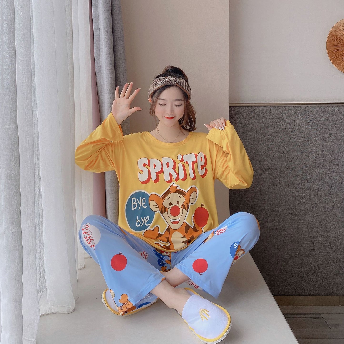 Outer Cartoon Pajamas Women's Short-sleeved Trousers  Polyester Fiber Home Service Two-piece Suit