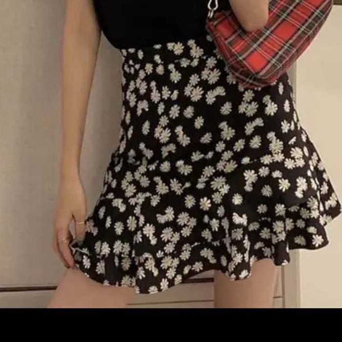 Short Skirt 8 Short Pleated Skirt 15 Skirt 19 Suspenders 19 Small Daisies