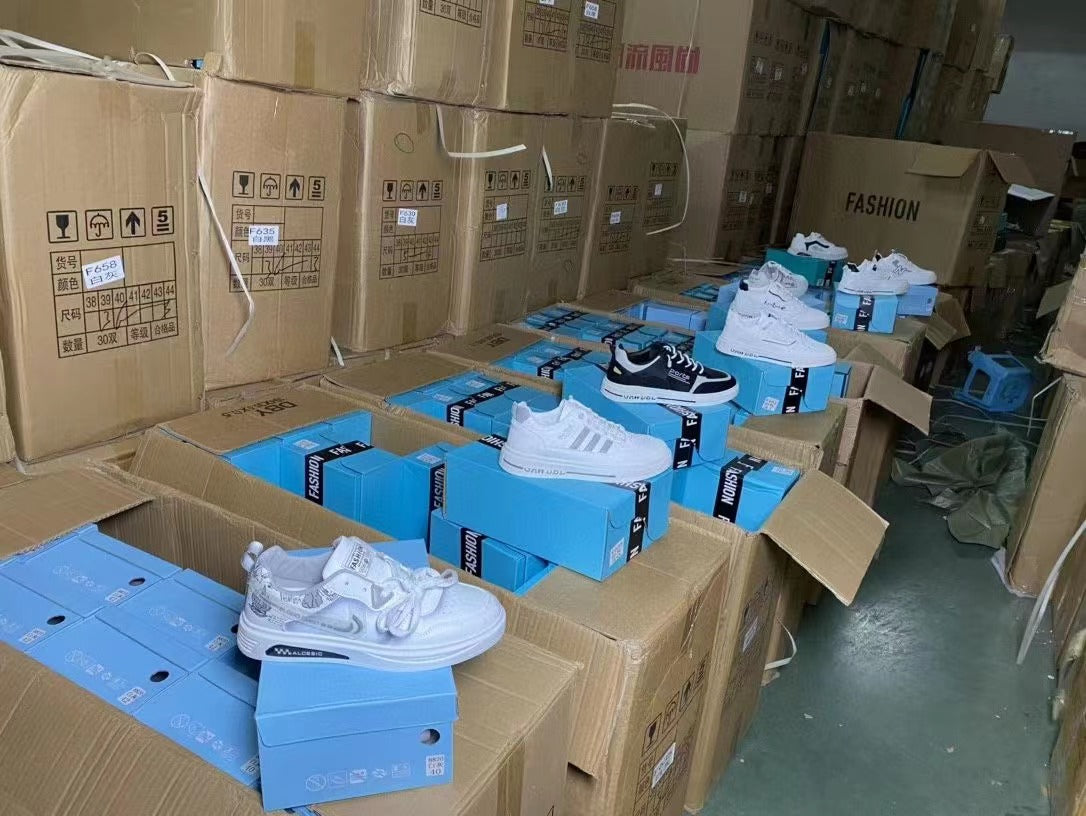Lotes de 100 Zapatillas de Caballeros, Modelo M11106