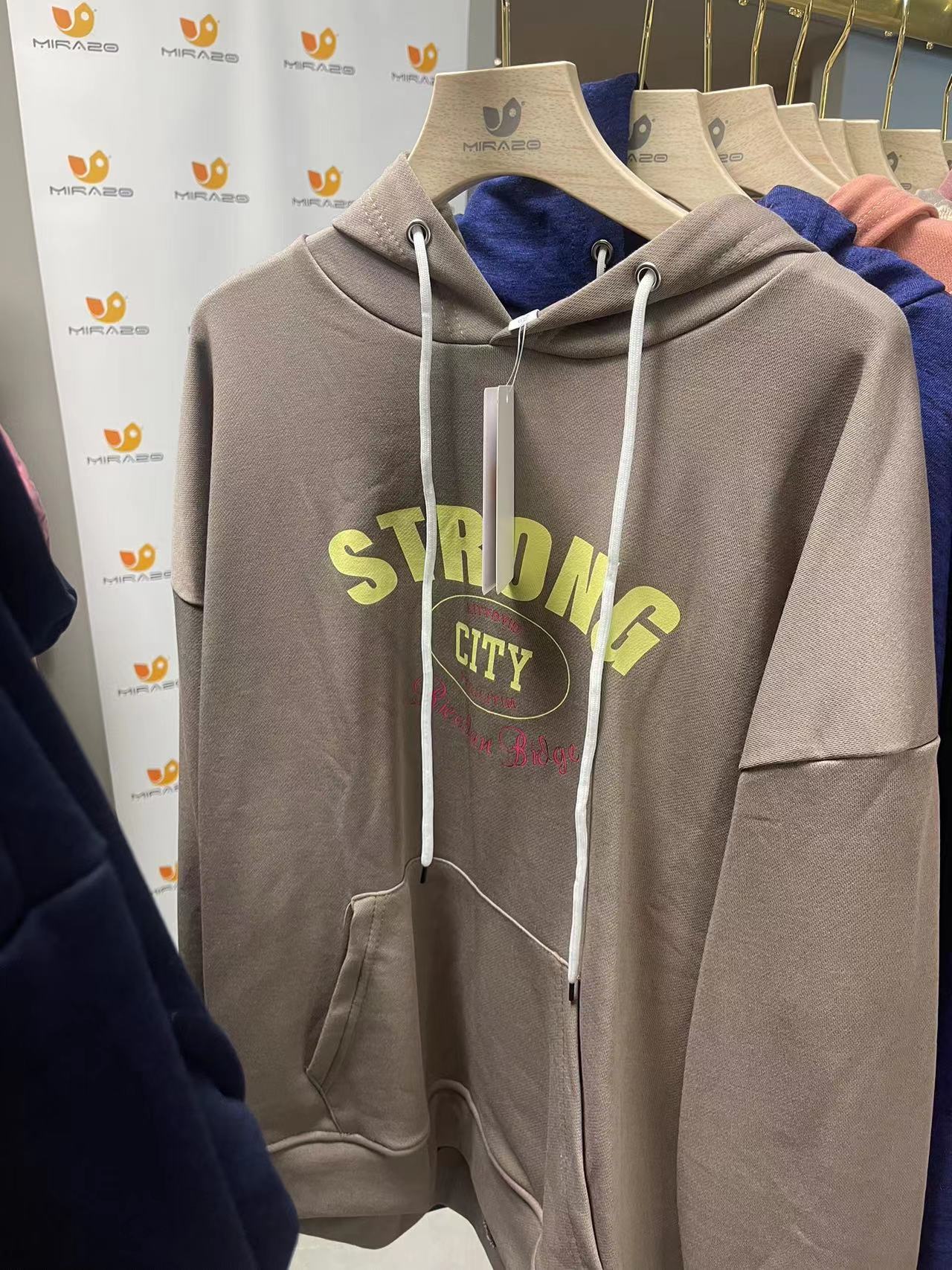 Lotes de 100 Hoodies  ($2.99 x pieza)