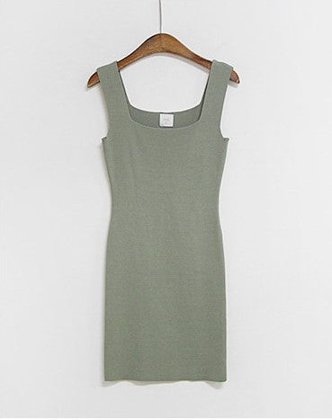 Sleeveless knitted dress