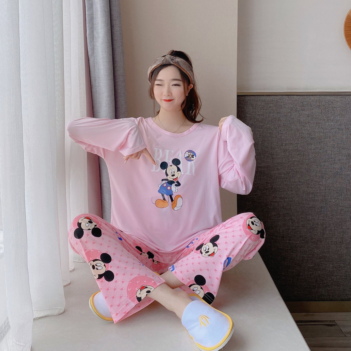 Outer Cartoon Pajamas Women's Short-sleeved Trousers  Polyester Fiber Home Service Two-piece Suit