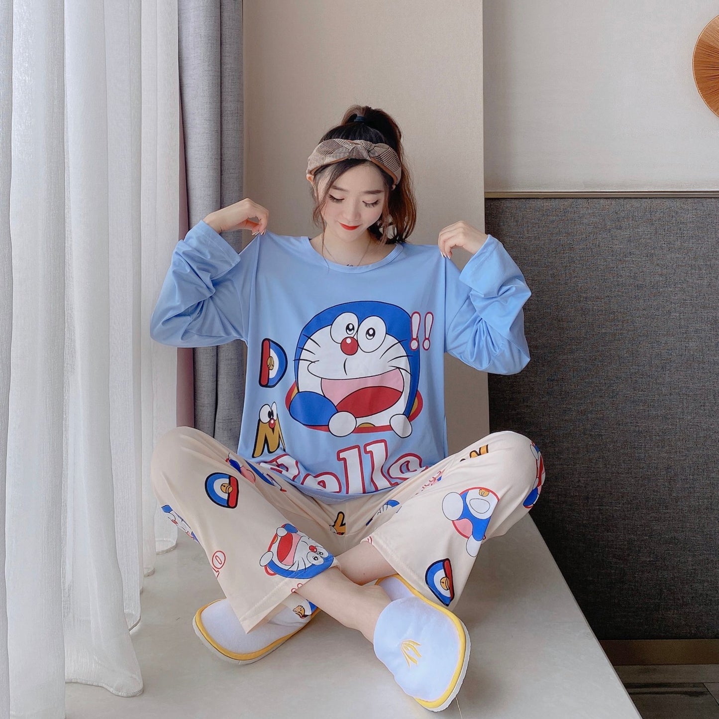 Outer Cartoon Pajamas Women's Short-sleeved Trousers  Polyester Fiber Home Service Two-piece Suit