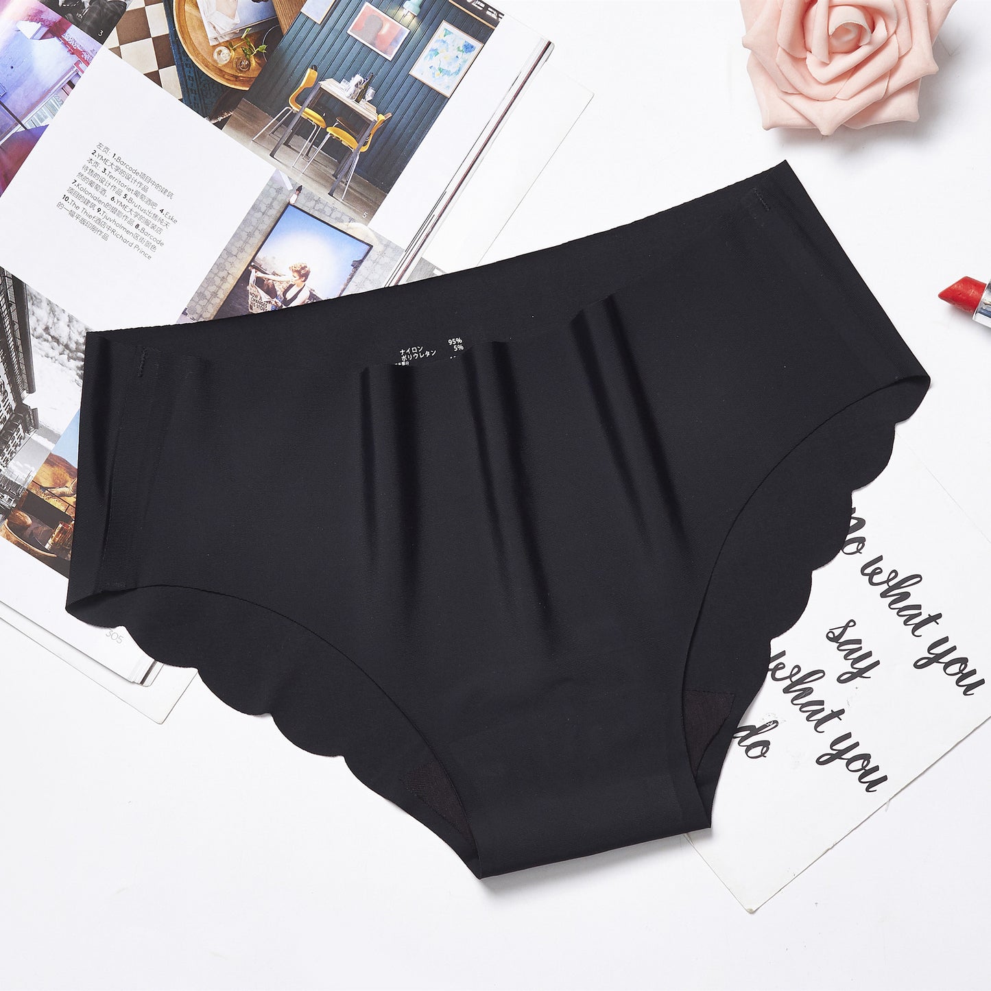 Wavy women's briefs
