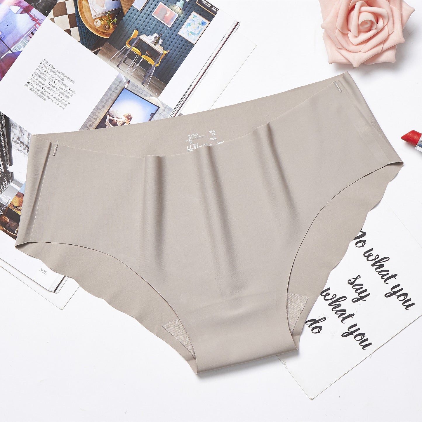 Wavy women's briefs