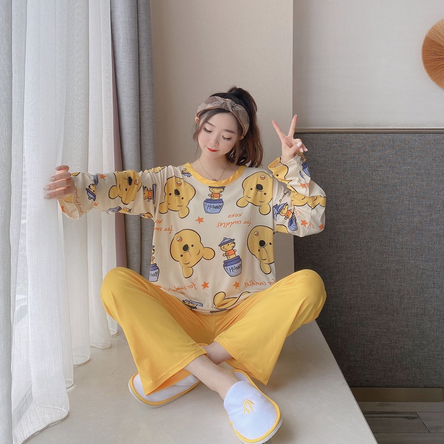 Outer Cartoon Pajamas Women's Short-sleeved Trousers  Polyester Fiber Home Service Two-piece Suit