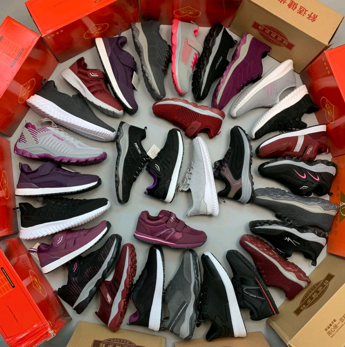 Lotes de 100 Zapatillas de Damas, Modelo W9182
