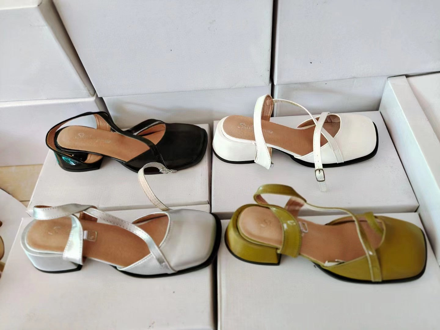 Oferta Solo para Panama / Bultos de 50 Zapatillas de Damas, Modelo WD9261