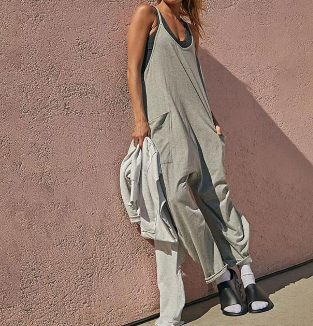 Women's Fashion Solid Color V-Neck Sling Pocket Jumpsuit