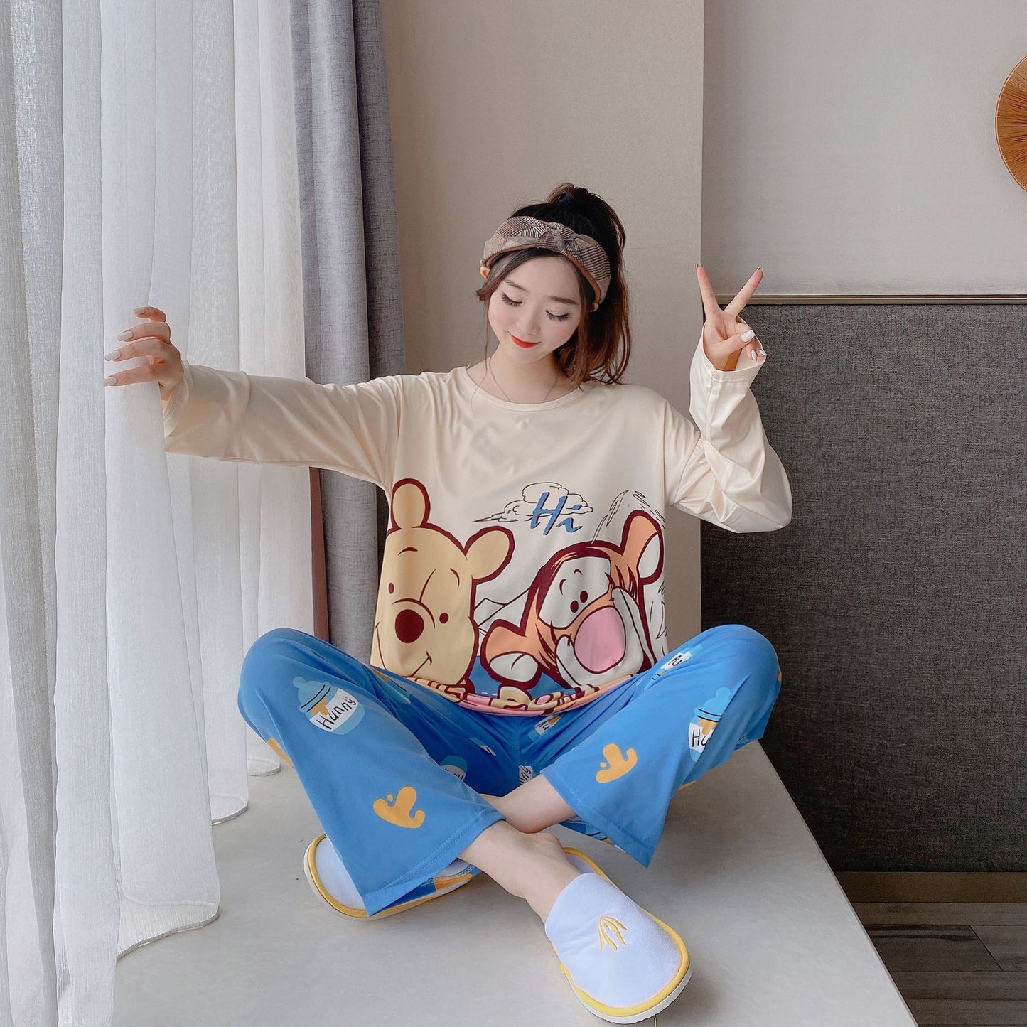 Outer Cartoon Pajamas Women's Short-sleeved Trousers  Polyester Fiber Home Service Two-piece Suit