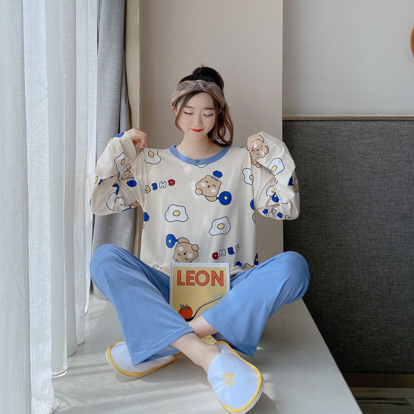 Outer Cartoon Pajamas Women's Short-sleeved Trousers  Polyester Fiber Home Service Two-piece Suit