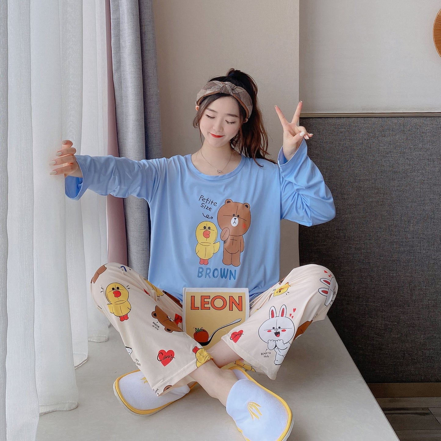 Outer Cartoon Pajamas Women's Short-sleeved Trousers  Polyester Fiber Home Service Two-piece Suit
